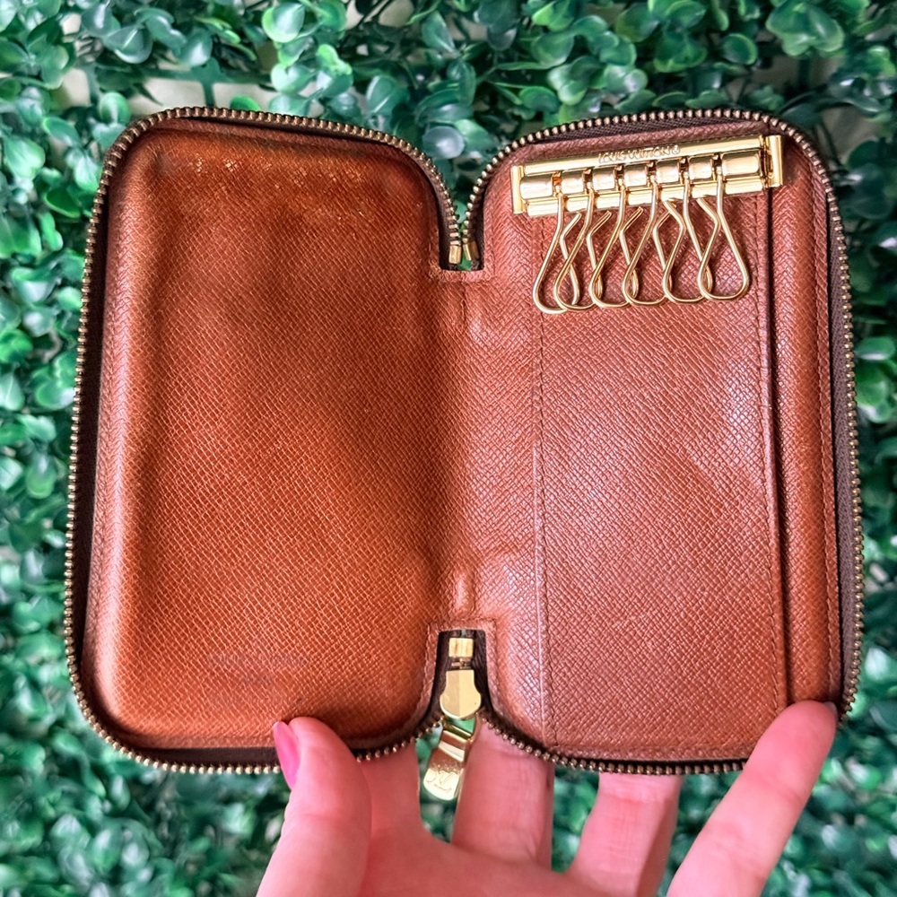 Louis Vuitton Monogram Zip Around Vintage Key Pouch with NEW Hardware! - Picture 4 of 10